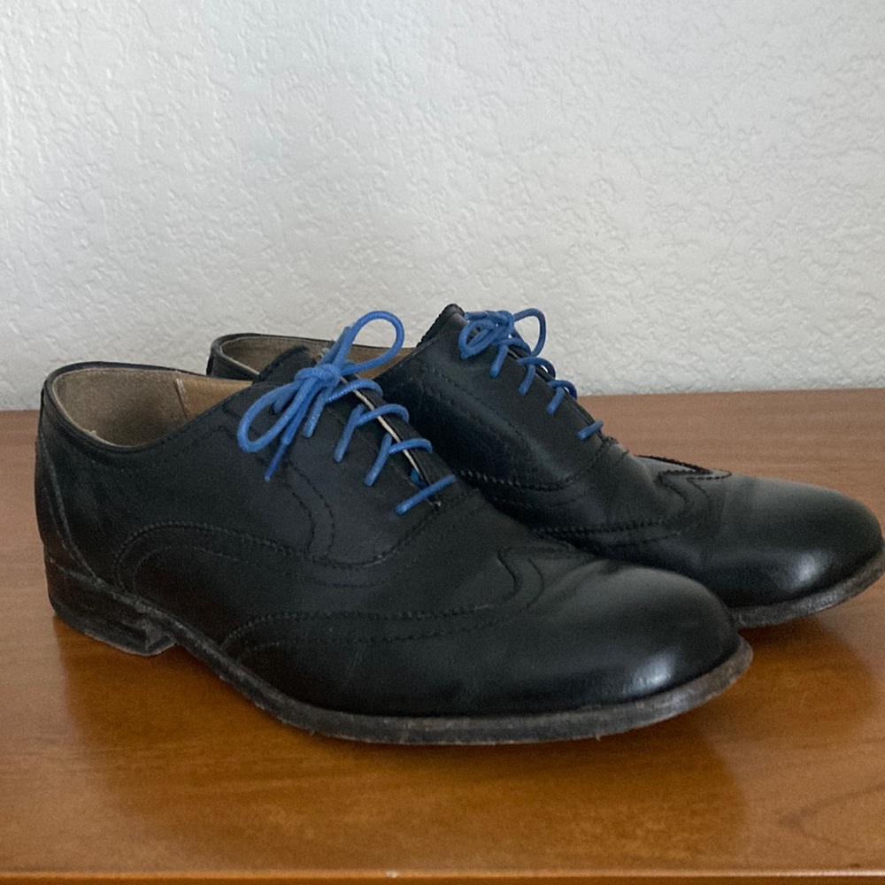 Used Frye Harvey Wingtip shoes in Black Leather Size 8